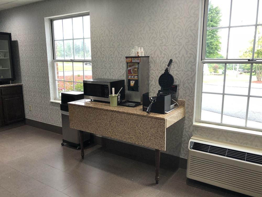 Quality Inn Dublin I-81 Екстер'єр фото